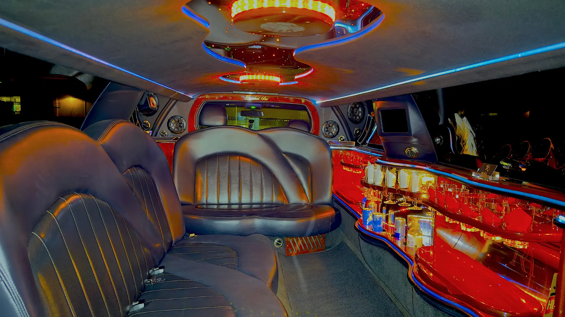 Stretchlimousine mieten, Stretchlimo für Hochzeit mieten in Wien, Stretch Limousine mieten, Stretchlimousine Wien, Limousine Wien, Limousinenservice Niederösterreich, Limousinenservice wien, Limousine mieten Wien